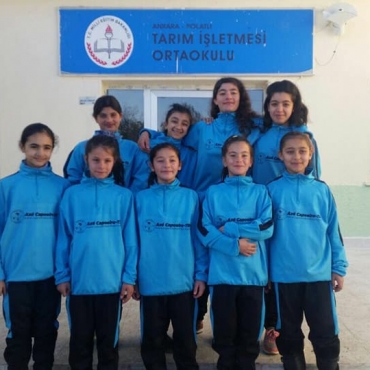Ankara/Polatlı da bir Köy Ortaokulunun Kız Futbol Takımı Sosyal Projemiz