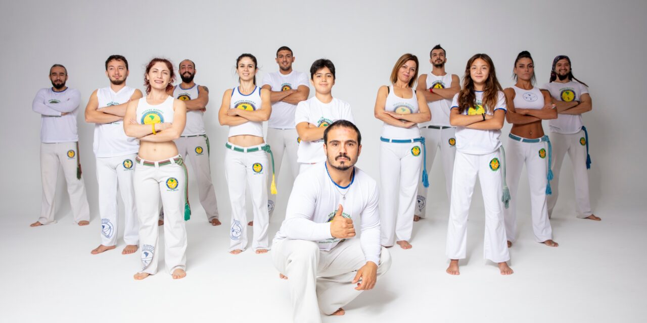 O Que é o Abadá? A História da Calça de Capoeira